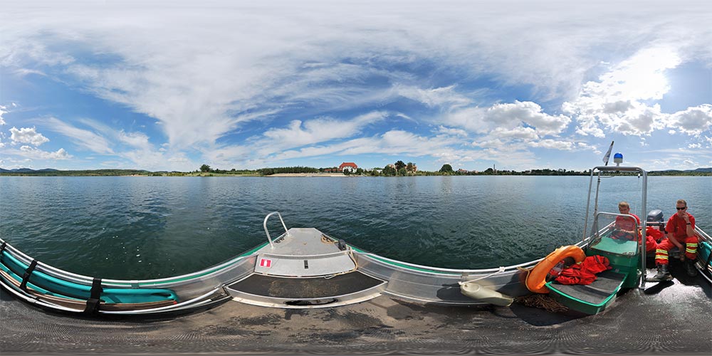 Blick vom See auf das Haus "Hotel am See"