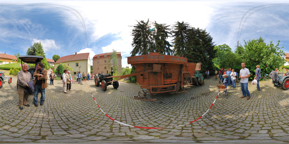 Vorführung historische Dreschmaschine