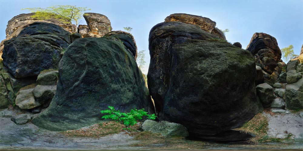 Felsspalte auf dem Weg zum Frühstücksplatz