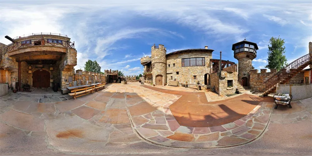 360° Panorama: Innenhof 2 in Jakubzburg in Mortka