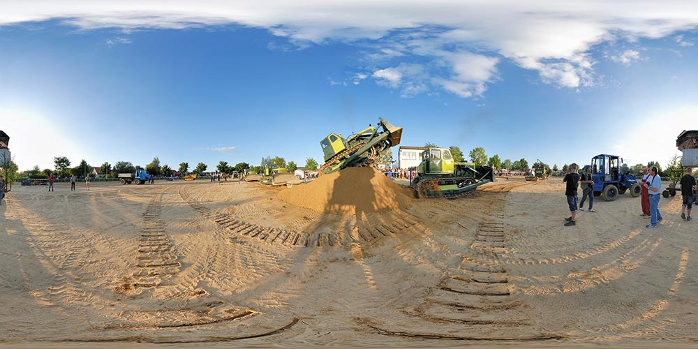 Weltmeisterschaft Steinwalze ziehen - Raupe T100