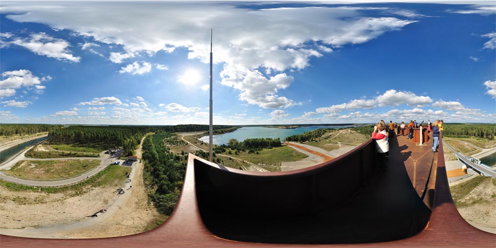 30 Meter hoher rostiger Aussichtsturm