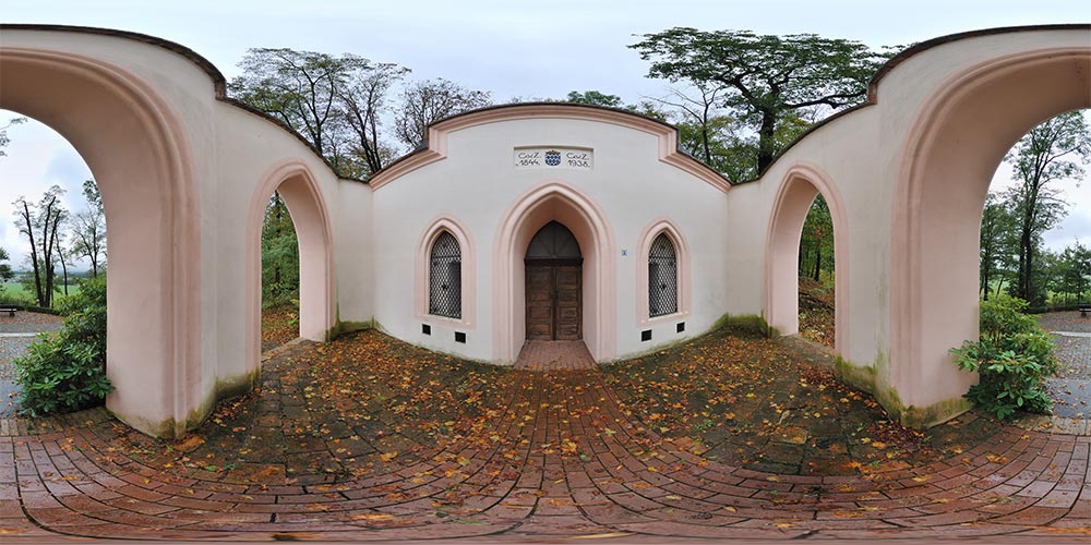 neugotischer Familiengruft der von Zehmen