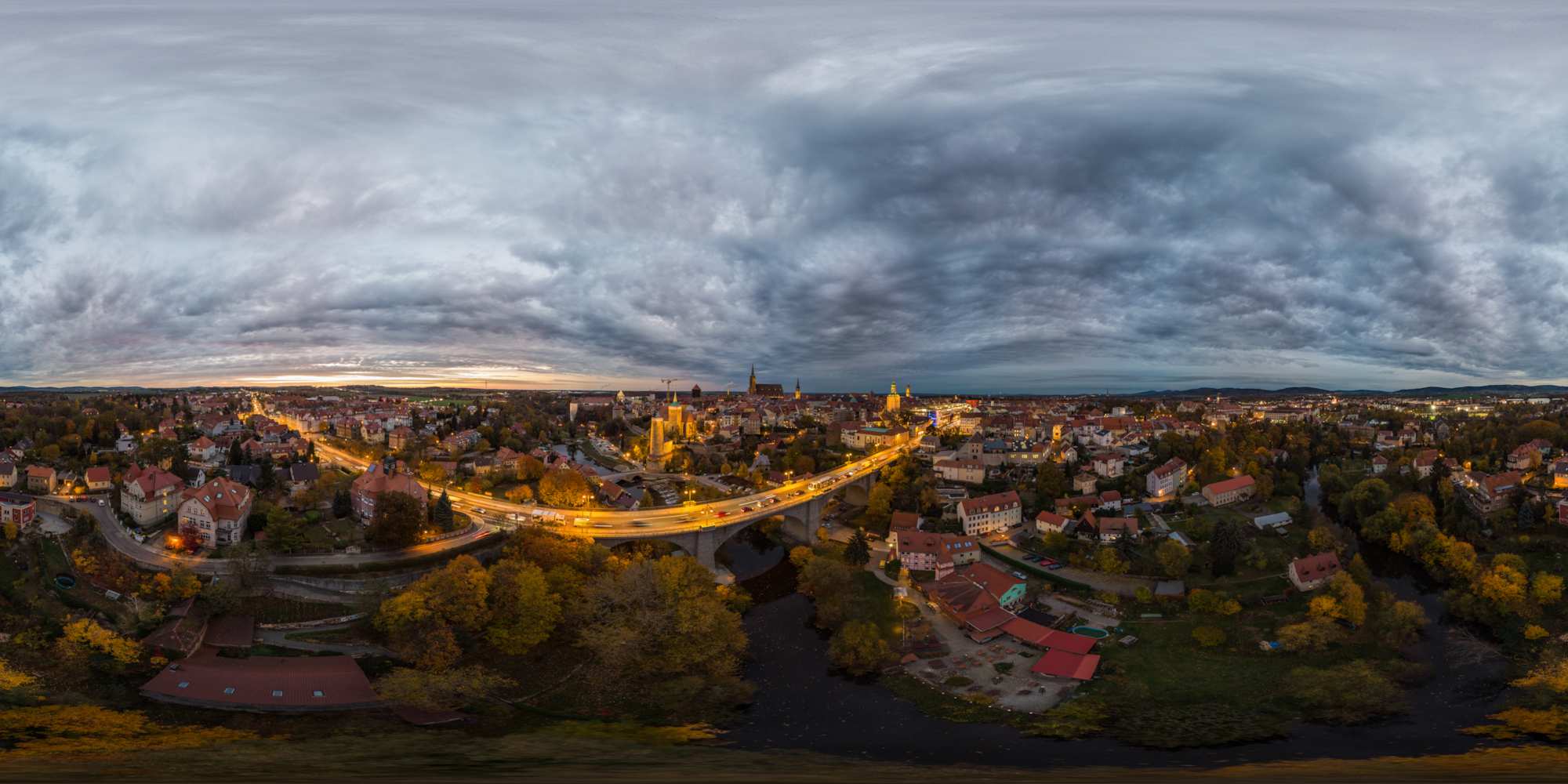Friedensbrücke zur Abenddämmerung